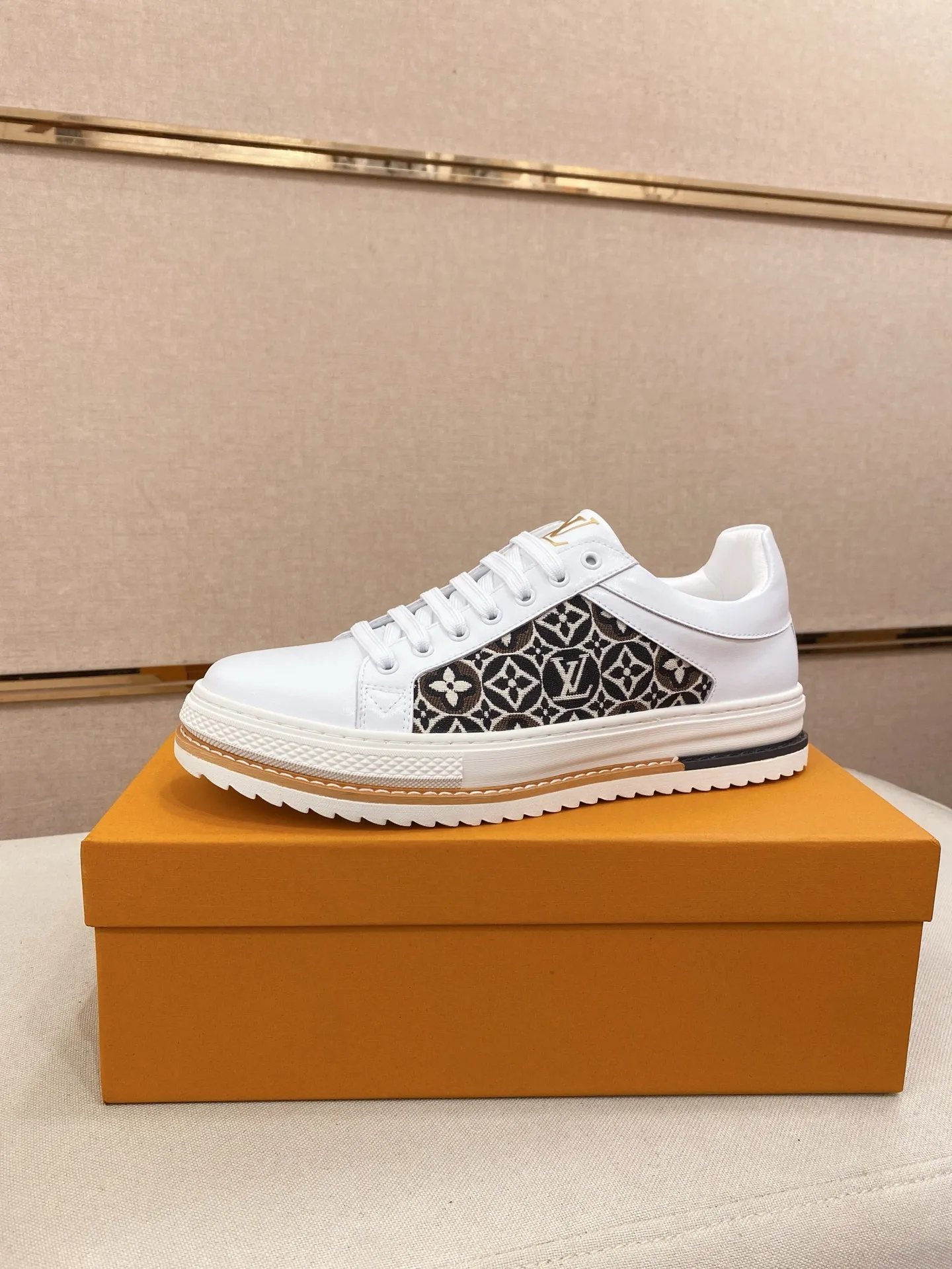 Men's clothing and shoes 400💰Louis Vuitton (Louis Vuitton/LV) top 🔍🔍 new models are on sale at the same time, the upper 🇮🇹 imported first-layer cowhide from Italy, fully imported sheepskin lining 💪💪, completely 1⃣️ to 1 ⃣️Re-engraved🇮🇹💪💪, ⚠Sole: The original sole is specially provided by the original factory, the exclusive movable molded sole is super comfortable, ⚠The original factory follows the order, 🔍🔍high quality, you can enter and exit the counter at will, welcome to compare⚠. Code number:38-44